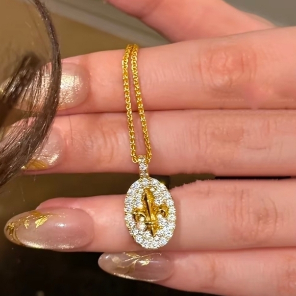 18k Gold Plated Fleur-de-Lis Pendant Necklace - Picture 2 of 7